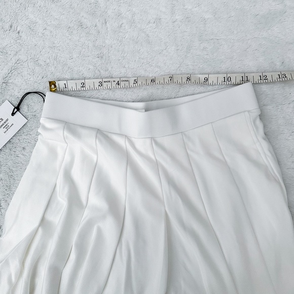 NWT- WEWOREWHAT Pleated High-Rise Stretch-Woven Tennis Skort -
Optic White - Picture 12 of 13
